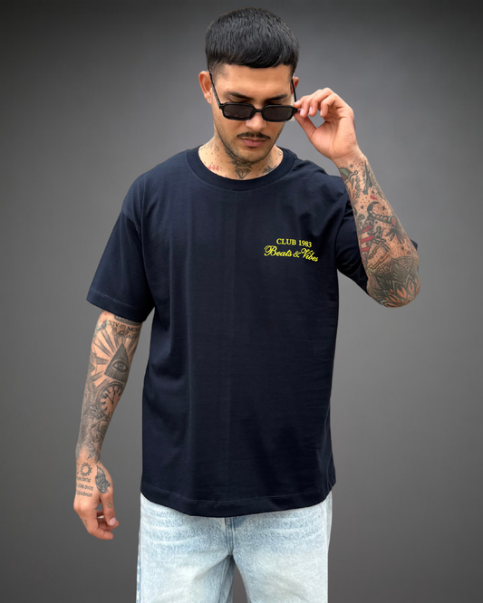 Polo Hombre Oversize Club 1983 - Azul Noche