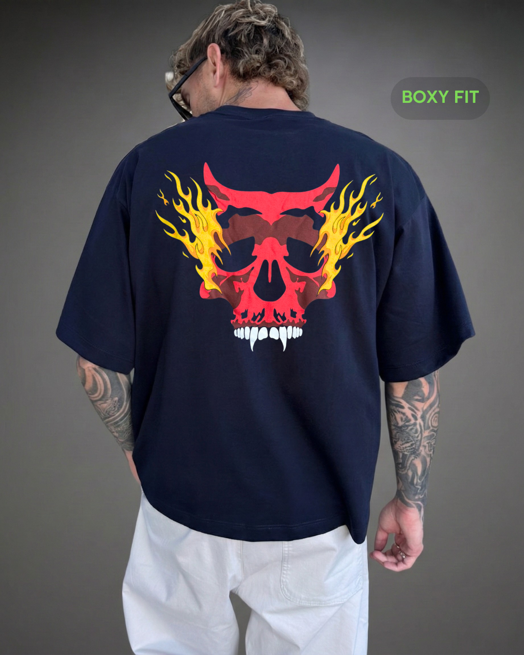 Polo Hombre Boxy Fit Skull on Fire - Azul Noche