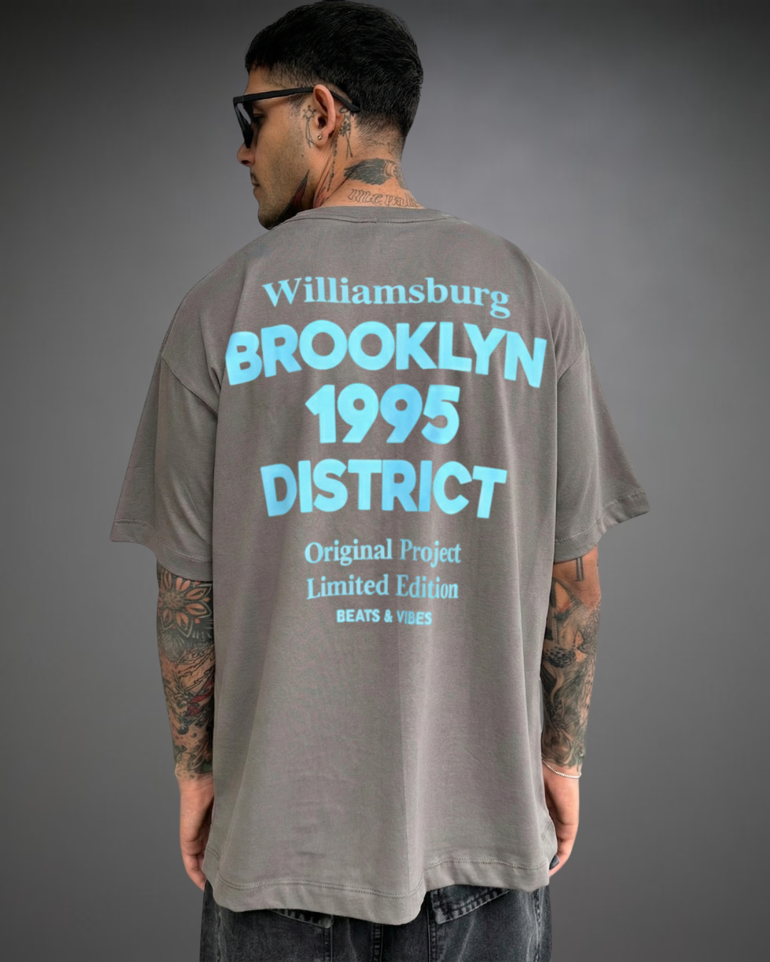 Polo Hombre Oversize Brooklyn District - Gris