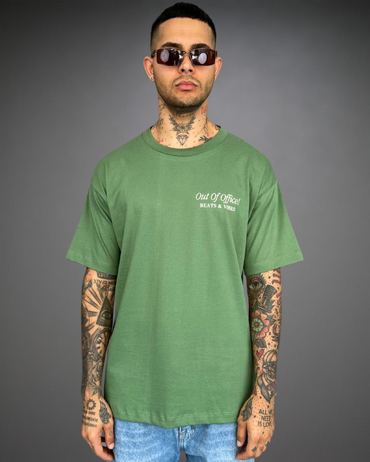 Polo Hombre Oversize Out of Office - Verde
