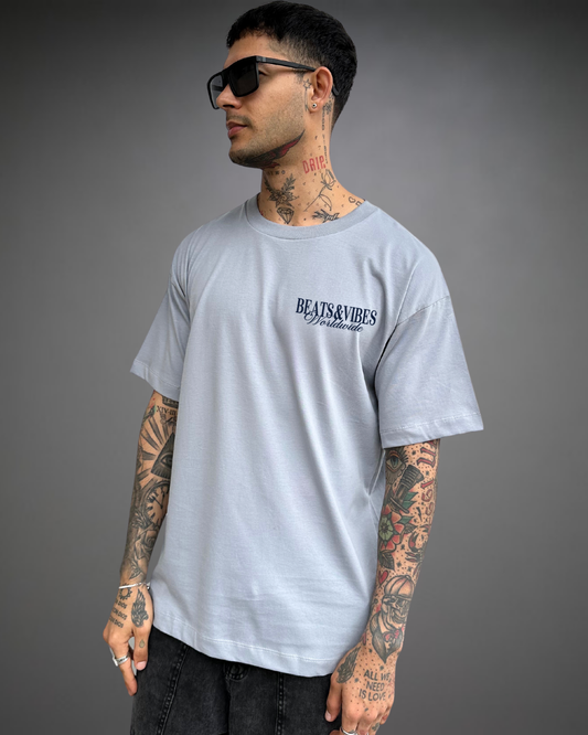 Polo Hombre Oversize Beats & Vibes Worldwide - Plata